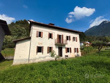 Agordo casa con terreno e fienile