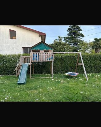 Parco giochi in legno