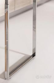 Penisola con piede in acciaio