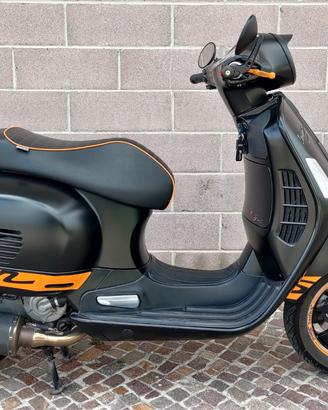 Vespa 300 Super Sport
