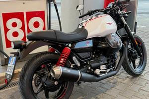 Moto Guzzi V7 stone Ten limited 2025