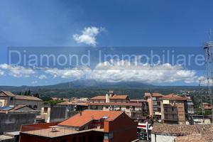 Appartamento ascensorato con garage a Giarre