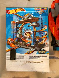 Hot Wheels ultimate garage