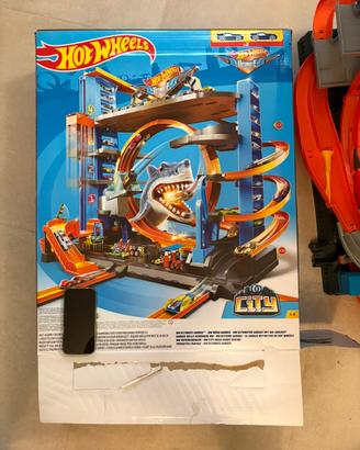 Hot Wheels ultimate garage