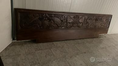 Pannello in noce massiccio intarsiato a mano