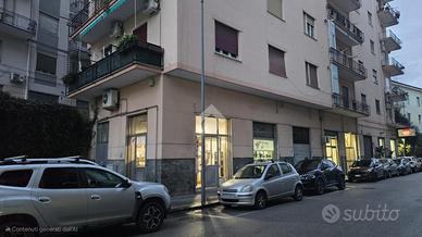 NEGOZIO A SALERNO