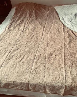 Tessuto antico damascato copridivano