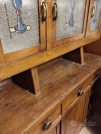 Credenza stile Liberty con alzata a tre ante