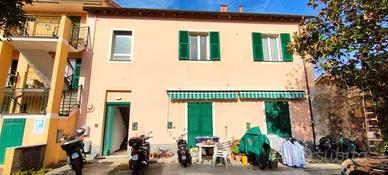 Villa di 170 m² con più di 5 locali a Sestri Levan