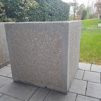 fioriera in cemento e graniglia di marmo 