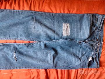 jeans strappati 
