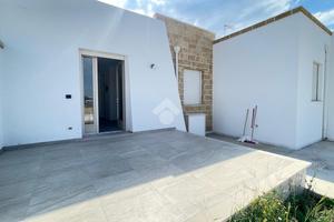 VILLA A SCHIERA A TAVIANO