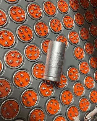Stock n.150 pz Siemens condensatori elettrolitici