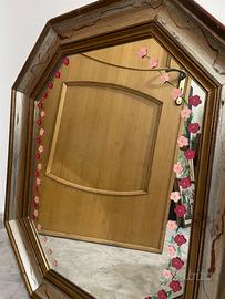 Specchio con fiori dipinto a mano