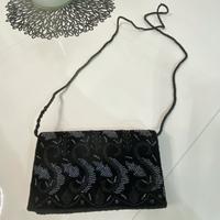 Borsetta in velluto e perline