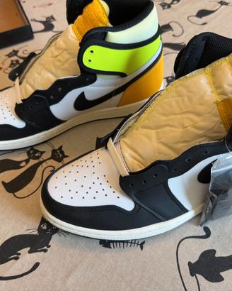 Air Jordan 1 High OG "Volt Gold" (555088-118)