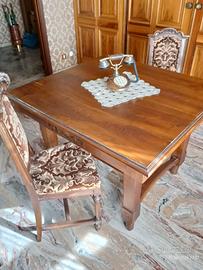 Tavolo anni '30 con  due sedie 