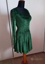 Vestito in velluto verde smerlando