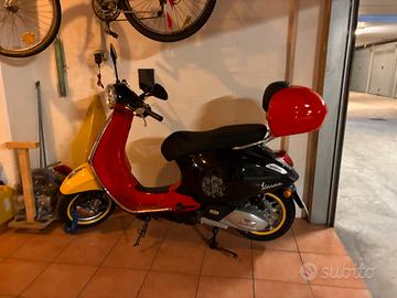 Vespa primavera 150 Mickey Mouse