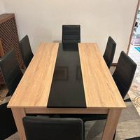 Tavolo soggiorno con sedie