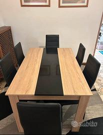 Tavolo soggiorno con sedie