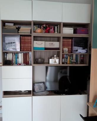 Parete attrezzata/ Soggiorno tipo Ikea 