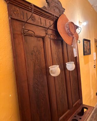Appendiabiti in legno