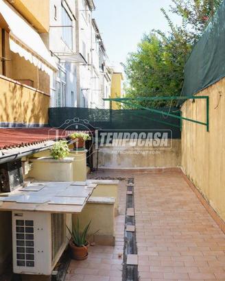 AMPIO TRILOCALE CON TERRAZZO