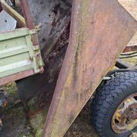 Rimorchio x letame  con ribaltabile idraulico