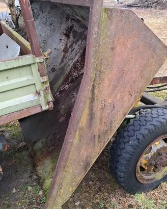 Rimorchio x letame  con ribaltabile idraulico