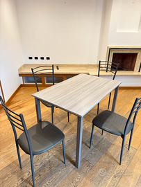 Tavolo estensibile + 4 sedie