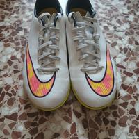 Scarpe calcetto Nike Mercurial e Adidas Predator