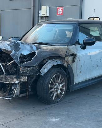 MINI COOPER D F56 per ricambi usati B37C15A