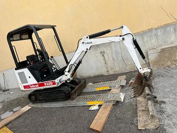 Mini escavatore Bobcat X320