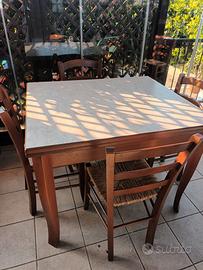 Tavolo allungabile con sedie