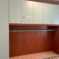 Armadio a ponte e comodino