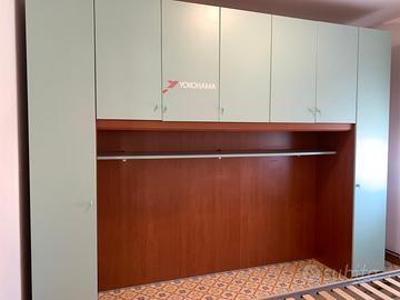 Armadio a ponte e comodino