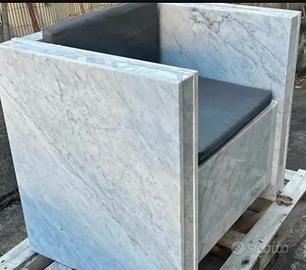 Poltrona in  vero marmo di Carrara