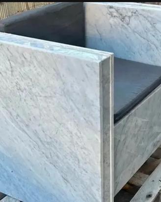 Poltrona in  vero marmo di Carrara