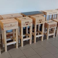 sgabelli tavolini casse vino