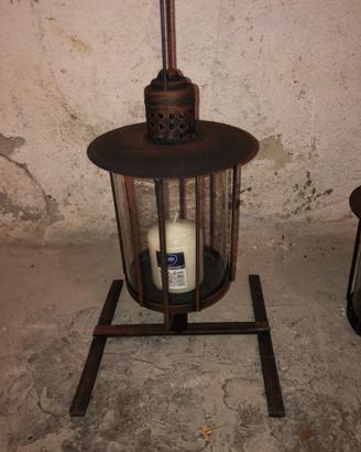 Lanterne un ferro e vetro.
