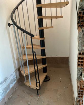 Scala a chiocciola come nuova. Prezzo trattabile