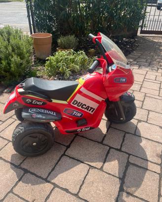Moto elettrica peg perego ducati Valentino Rossi