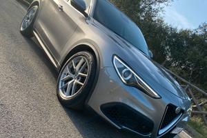 Alfa Romeo Stelvio 2.0 280CV at8 Q4 First Edition