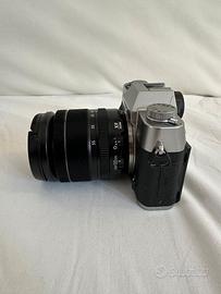 Fotocamera Fujifilm X-T30 II con obiettivo 18-55
