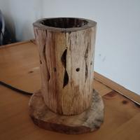 Lampada da tavolo in legno decorata a mano