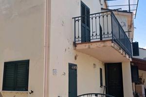 Fabbricato con 2 appartamenti