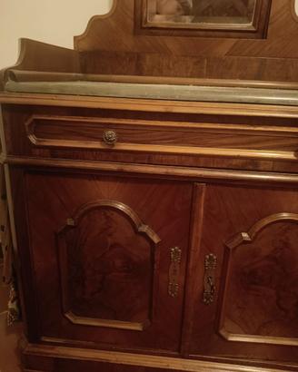Toeletta e due comodini in legno