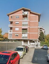Box auto doppio / Ampio magazzino 32 mq - libero