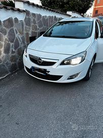 Coppia Fari Anteriori Opel Astra J + Kit LED